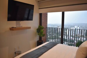 2 bedrooms, iron/ironing board, bed sheets