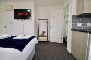 1 bedroom, iron/ironing board, WiFi, bed sheets - Swan Studio Eight - Coventry (Coventry)