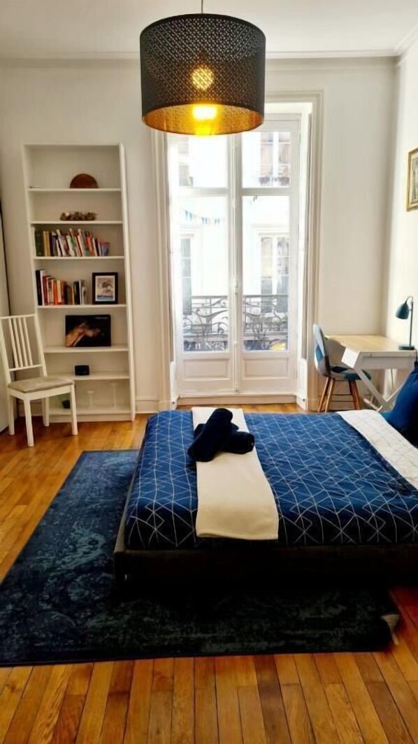 3 bedrooms, desk, iron/ironing board, free WiFi