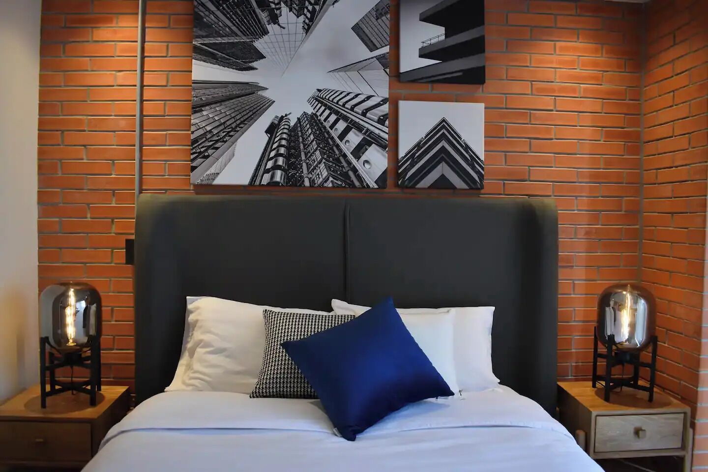 1 slaapkamer, een strijkplank/strijkijzer, wifi, beddengoed