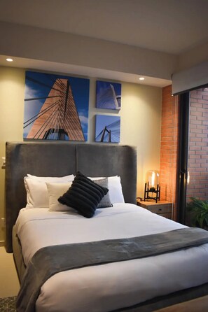 2 bedrooms, iron/ironing board, bed sheets