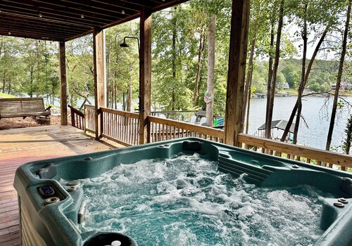 Relaxing Lake Front Getaway with Hot Tub & Dock! Near Clemson, Sleeps 14+