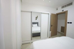 2 chambres, fer et planche à repasser, Wi-Fi, draps fournis