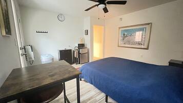 Fer et planche Ă repasser, lit parapluie, Wi-Fi gratuit, draps fournis