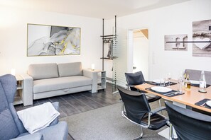 Smart-tv en een computerscherm