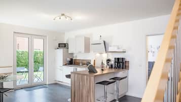 Kühlschrank, Mikrowelle, Herdplatte, Geschirrspüler