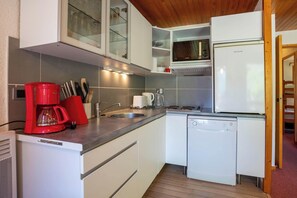 Fridge, microwave, oven, stovetop - Sherpa 11 on the snow front of Mottaret (Les Allues)