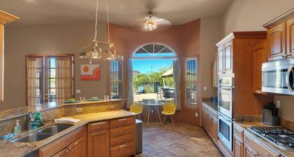 Escape to Luxury - Stunning Views, Private Pool & Hot Tub Near Saguaro NP