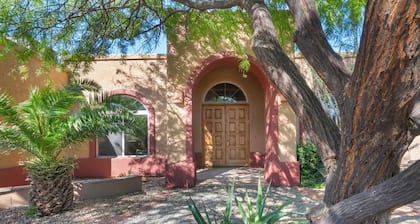 YOUR VACATION AWAITS! Luxury home-Majestic views, Pool ,Hot tub. Summer discount