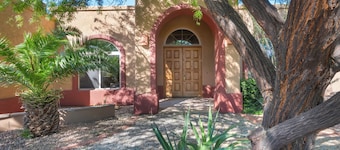 YOUR VACATION AWAITS! Luxury home-Majestic views, Pool ,Hot tub. Summer discount