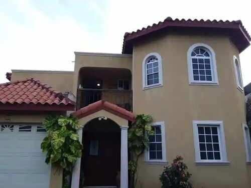 Oasis@Karachi-Centrally Located 4Bed/4.5Bath Home