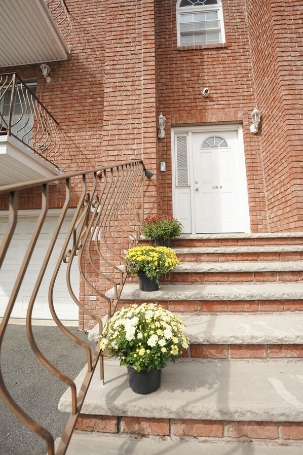 Exterior - Newark Liberty Gem Brick House Apt 3 (Newark)