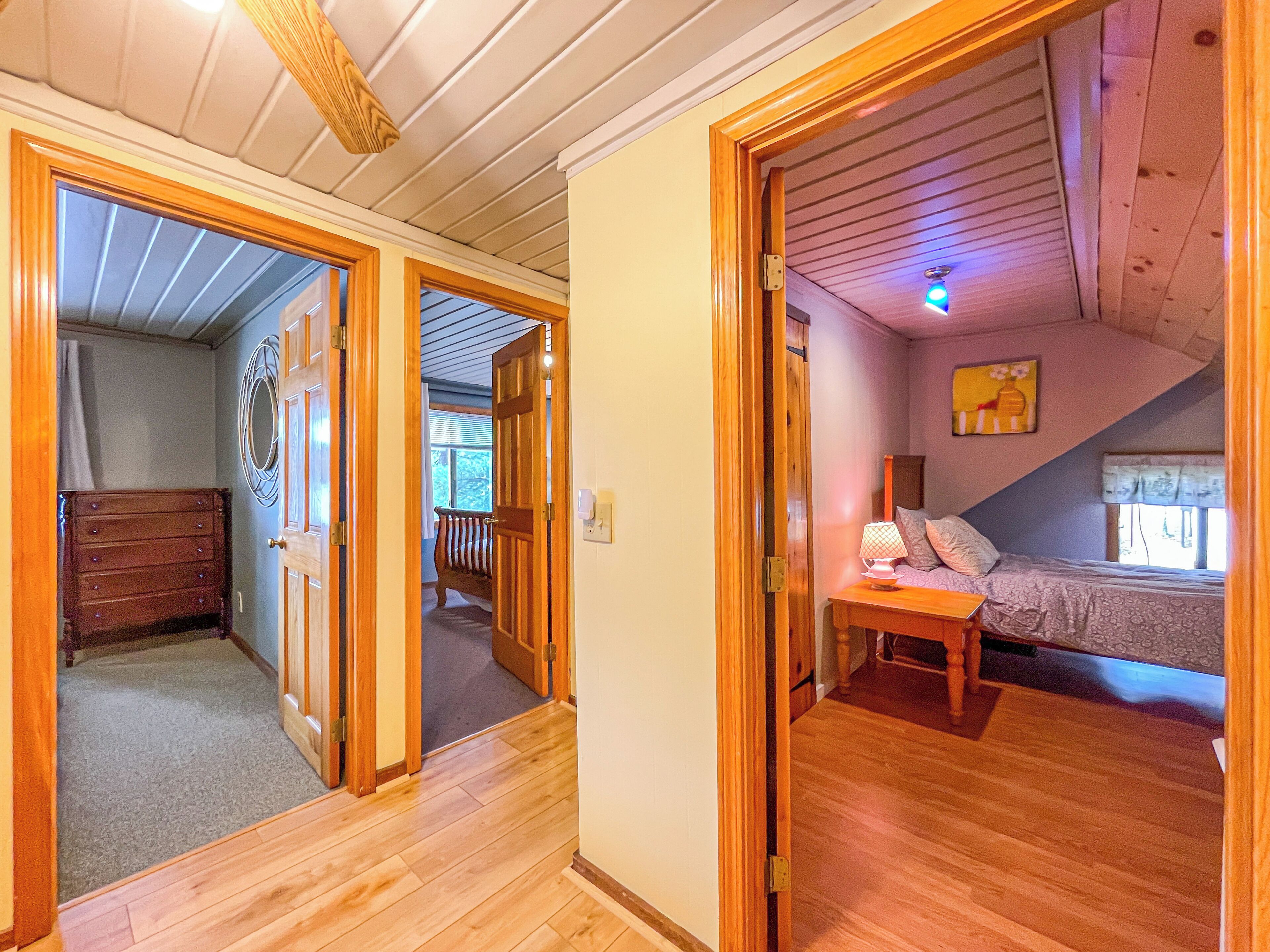 4 habitaciones, tabla de planchar con plancha, wifi y ropa de cama 
