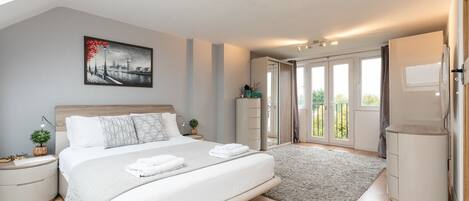 4 bedrooms, iron/ironing board, free WiFi, bed sheets