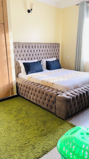 2 bedrooms, iron/ironing board, WiFi, bed sheets - Modern Living, Lavish yet mosquitoes free cozy private quite place (Kampala)