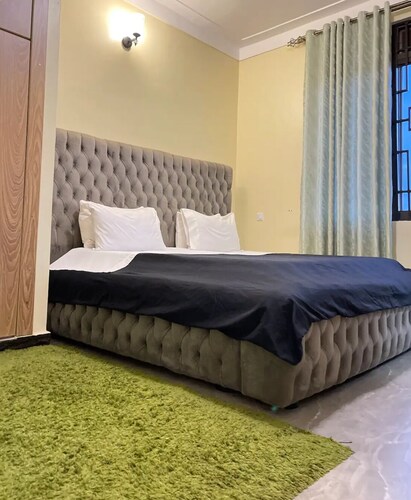 Modern Living, Lavish yet mosquitoes free cozy private quite place