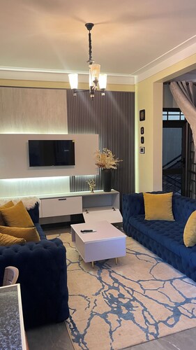 Modern Living, Lavish yet mosquitoes free cozy private quite place