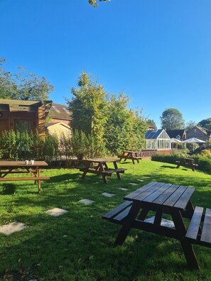 Garden - Watership Down Inn (Whitchurch)