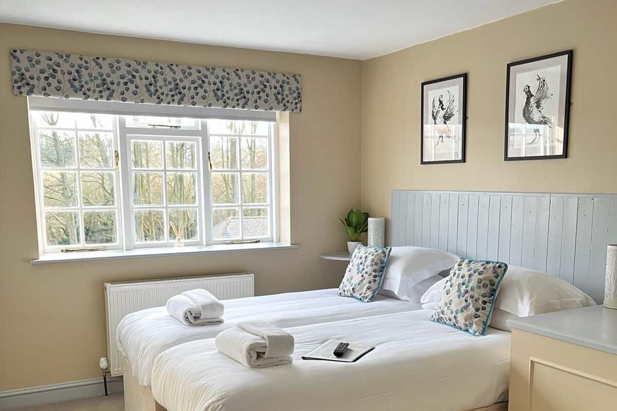 Comfort Double or Twin Room | Laptop workspace, iron/ironing board (on request), WiFi (free)
