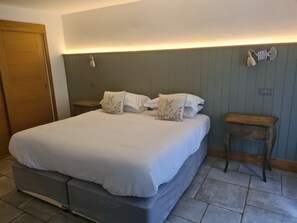 Espace de travail pour ordinateur portable, fer et planche à repasser