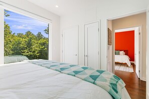 2 bedrooms, desk, iron/ironing board, free WiFi - The Finch - 2 bedroom condo w/ Elevator, Roof deck, WiFi in enchanting Asheville (Asheville)