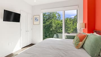 2 bedrooms, desk, iron/ironing board, free WiFi