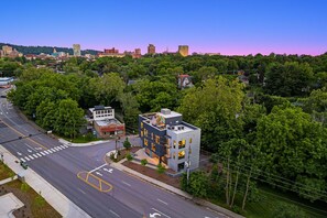 Exterior - The Finch - 2 bedroom condo w/ Elevator, Roof deck, WiFi in enchanting Asheville (Asheville)