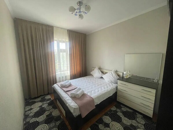 2 bedrooms, WiFi, bed sheets