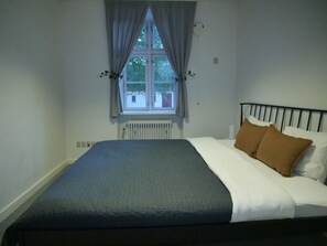 双人房 | 办公桌、免费 WiFi、床单