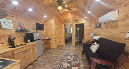 Rustic Retreat at Backwoods Bungalow â Secluded Cabin with Modern Comforts