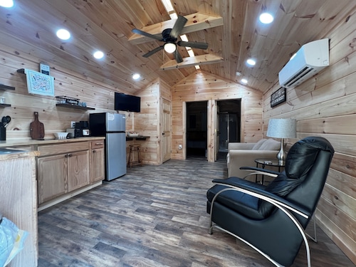 Rustic Retreat at Backwoods Bungalow – Secluded Cabin with Modern Comforts