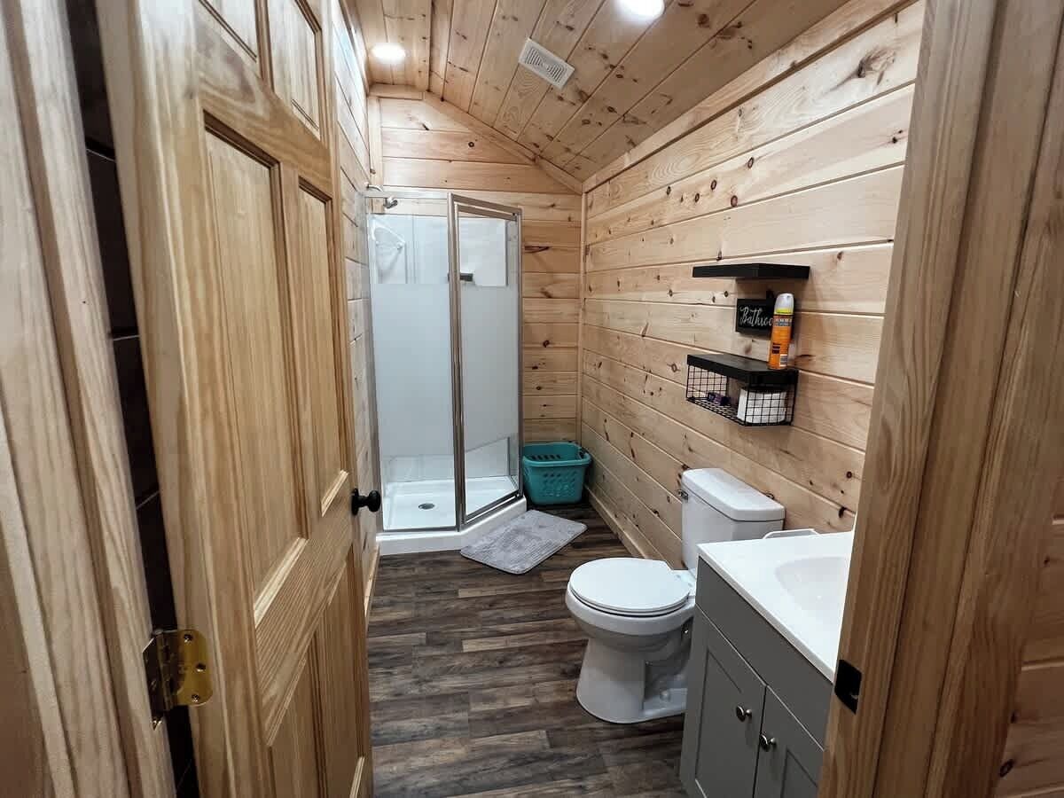 Shower, hair dryer, towels, shampoo