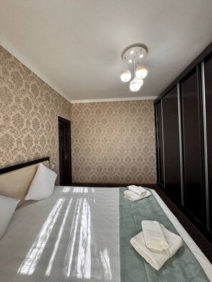 2 bedrooms, WiFi, bed sheets