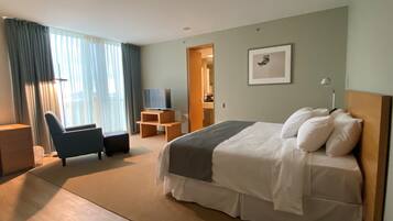 Deluxe Room | Desk, laptop workspace, blackout drapes, iron/ironing board