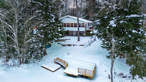 A cabin surrounded by snow-covered trees. - 4Bdrm Muskoka Retreat Fire Table, Games, Netflix (Port Carling)