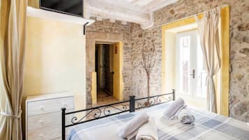 Comfort Room, Courtyard View | Free WiFi