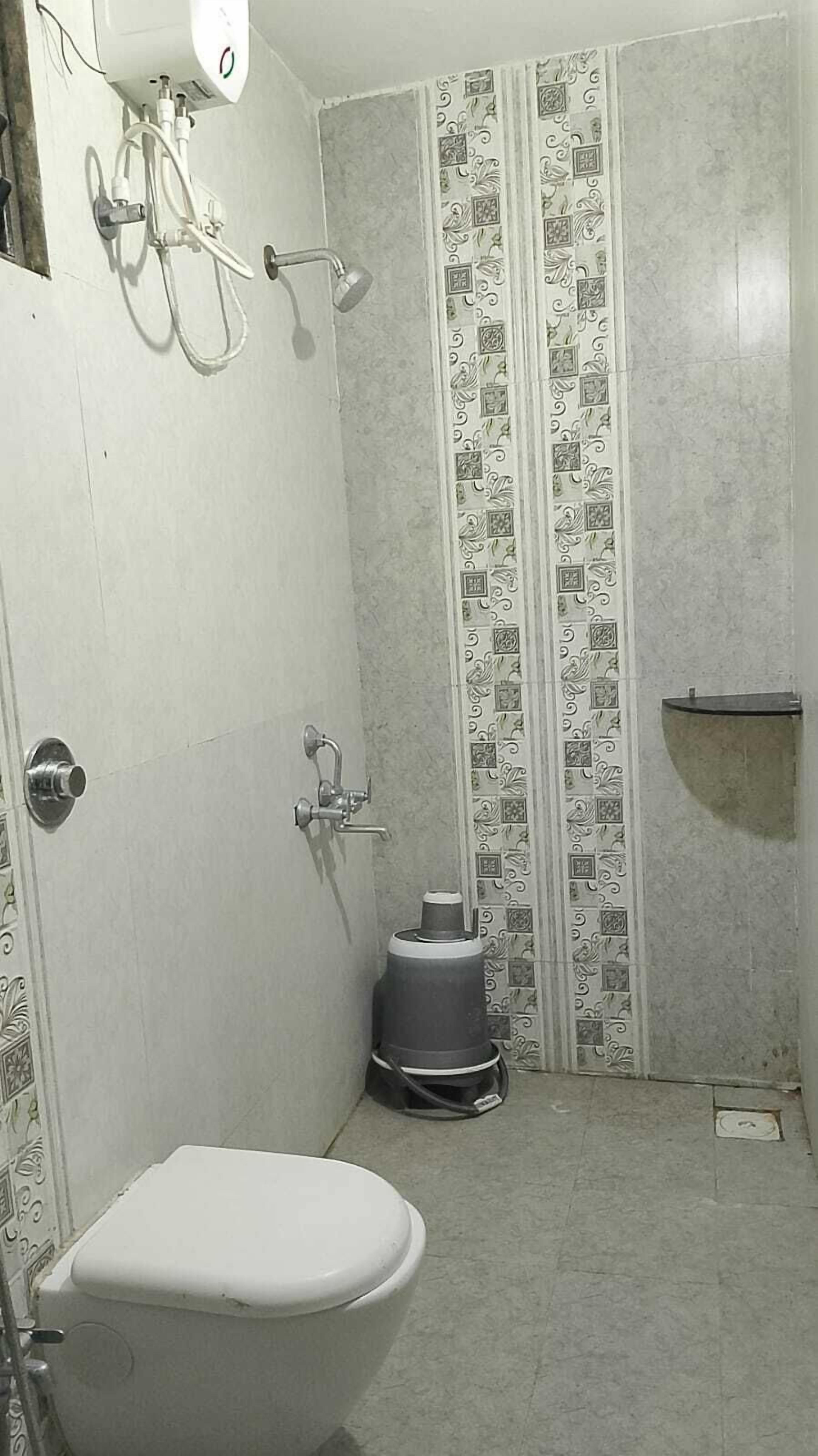 Shower, free toiletries, towels, toilet paper