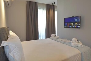 1 bedroom, in-room safe, iron/ironing board, travel cot