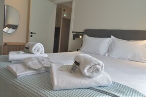 1 bedroom, in-room safe, iron/ironing board, travel cot - Feel Athens Studios @ Monastiraki - Charming Studio with King Bed and City View (Athens)