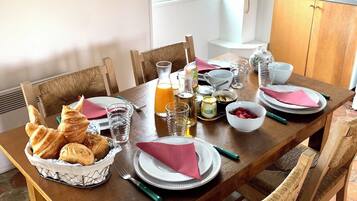 Free daily continental breakfast