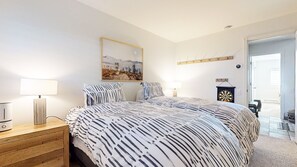 2 bedrooms, WiFi, bed sheets - NEW LISTING! Mammoth Point #117 (2-Bedroom Condo) with Mountain view - Pets Allowed (Mammoth Lakes)