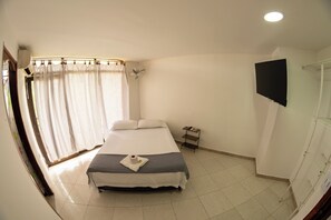 Kamar Double Eksekutif, balkon, pemandangan kota | Meja kerja, ruang kerja ramah laptop, Wi-Fi gratis, dan seprai linen