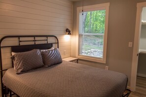 3 slaapkamers, een strijkplank/strijkijzer, wifi, beddengoed