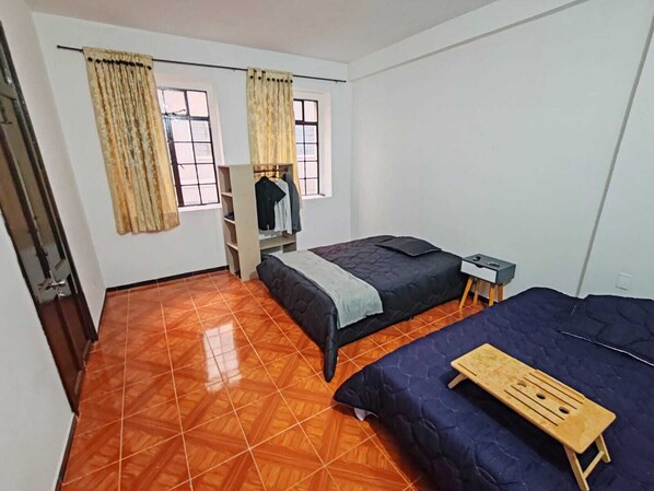 1 camera, una scrivania, Wi-Fi, lenzuola