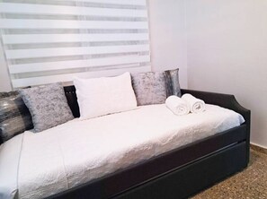 3 bedrooms, iron/ironing board, WiFi, bed sheets