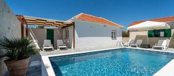 Villa Iva - Three Bedroom Villa, Sleeps 7