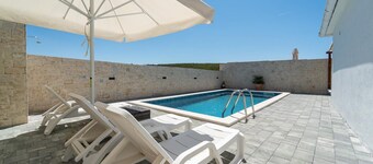Villa Iva - Three Bedroom Villa, Sleeps 7