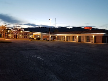 Fachada de la propiedad. Travel Inn - Duffield