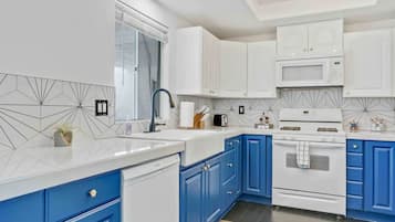 Mikrowelle, Ofen, Herdplatte, Geschirrspüler