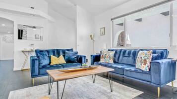 智能电视、壁炉、乒乓球